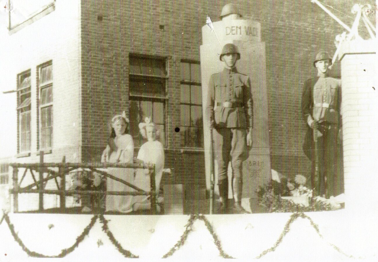 1945_Bevrijdingsoptocht-foto2 ???????????????????????????????????????????????????????????????????????????????????????????