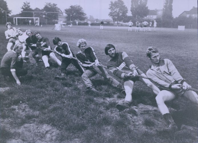 Touwtrekken de 640KG klasse met het team de  Bisons uit Beltrum
Plaats: Beltrum (Berkelland - Gelderland)
Gemeente: Berkelland
Copyright: copyright_onbekend
Publicatiedatum: 19800928